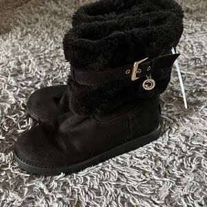 Black Fur-Lined Boots with Buckle